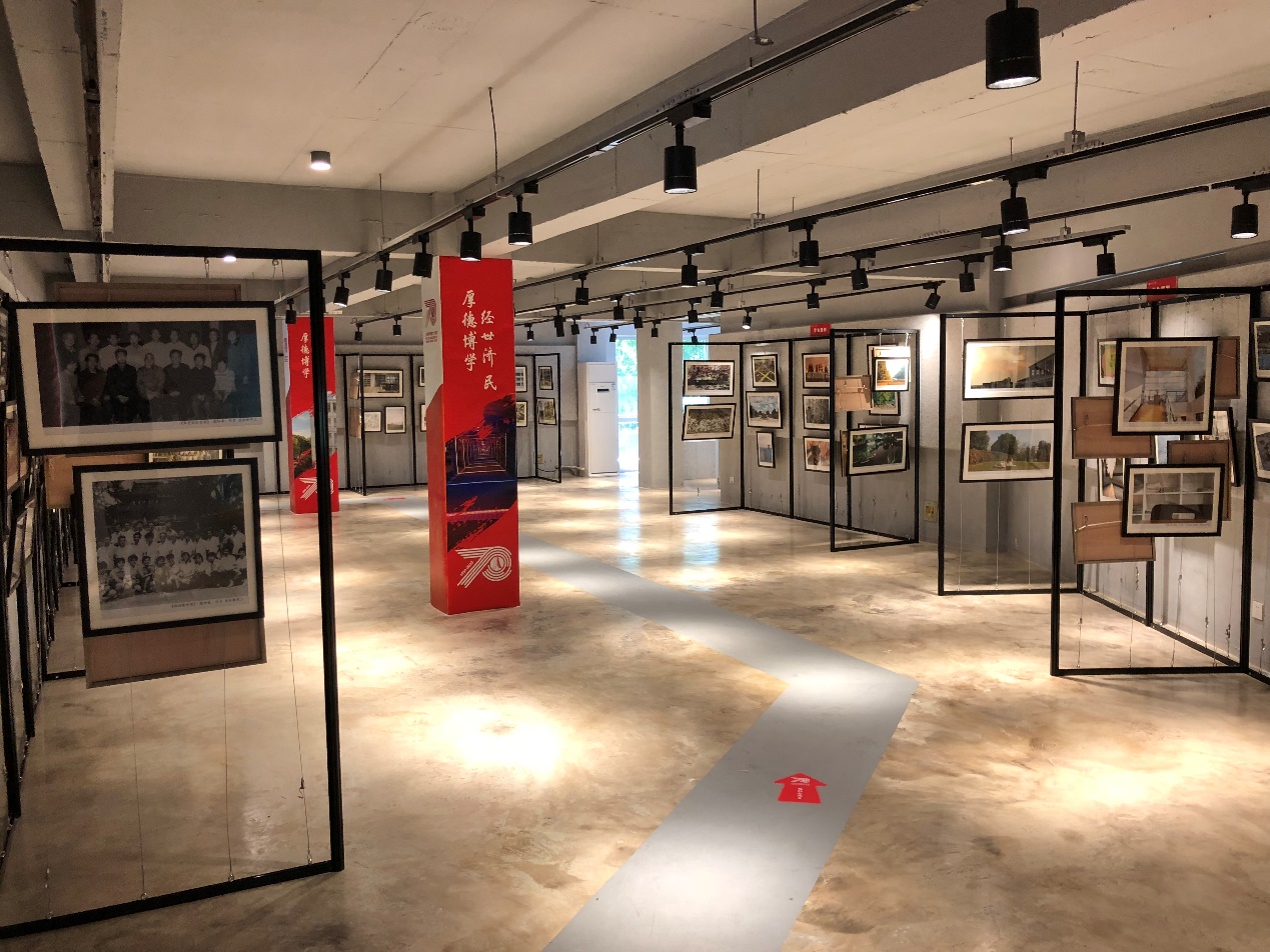 图为校庆书画展